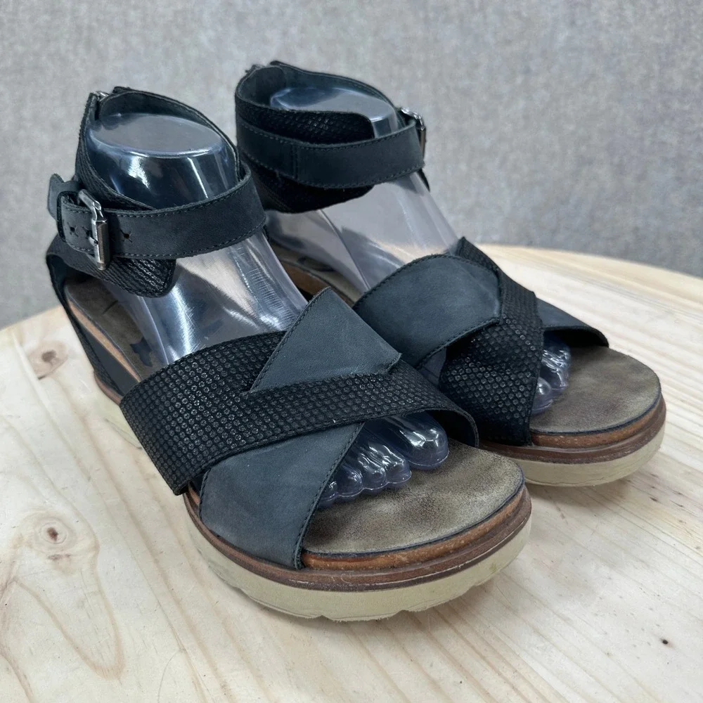 OTBT Teamwork Wedge Sandals 10M Black Grey Leather Ankle Strap Back Zip